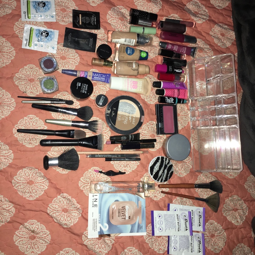 🌟HUGE makeup bundle SOLD